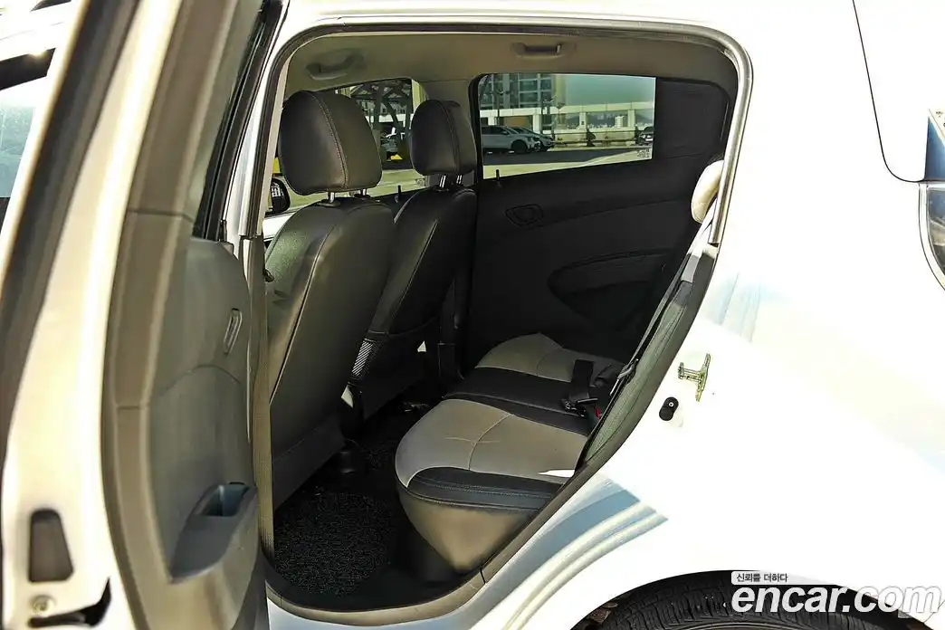 Chevrolet Spark 2012 1.0 Автомат в Москве № 81548, фото 16