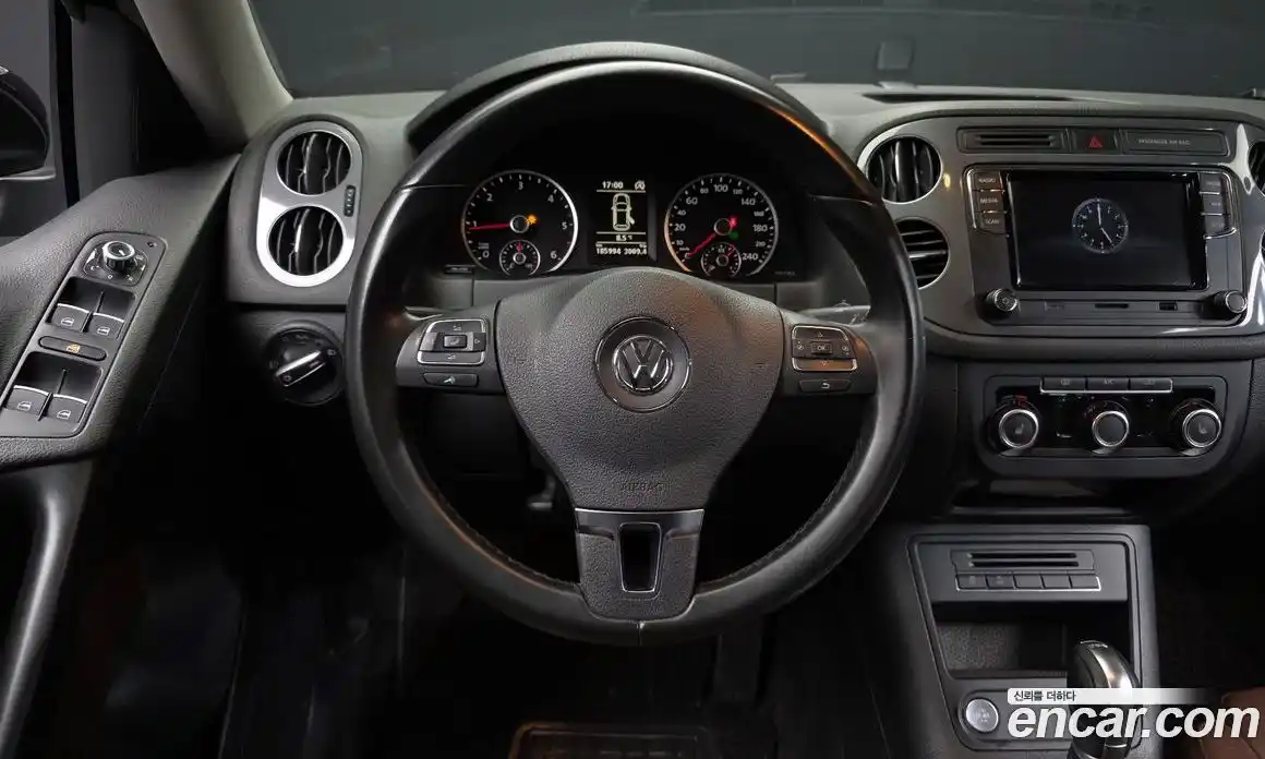 Volkswagen Tiguan 2015 2.0 Автомат в Москве № 134925, фото 12