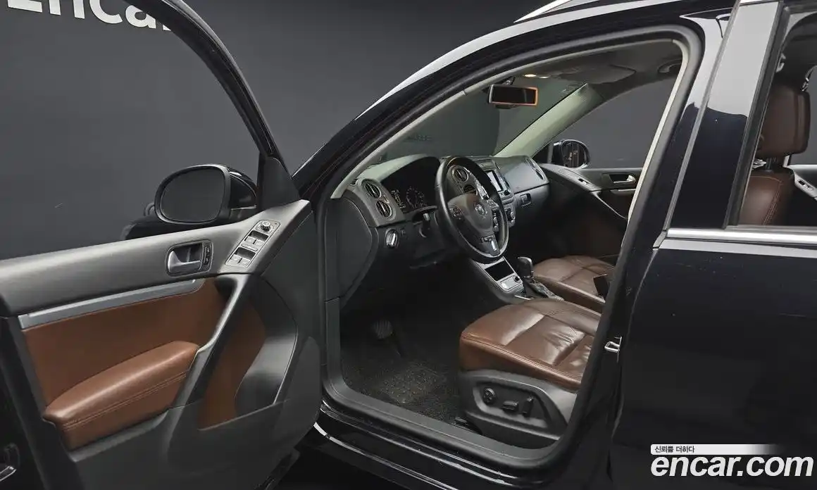 Volkswagen Tiguan 2015 2.0 Автомат в Москве № 134925, фото 14