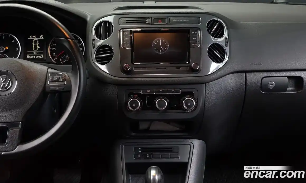 Volkswagen Tiguan 2015 2.0 Автомат в Москве № 134925, фото 17