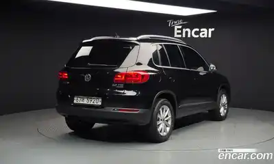 Volkswagen Tiguan 2015 2.0 Автомат в Москве № 134925, миниатюра 3