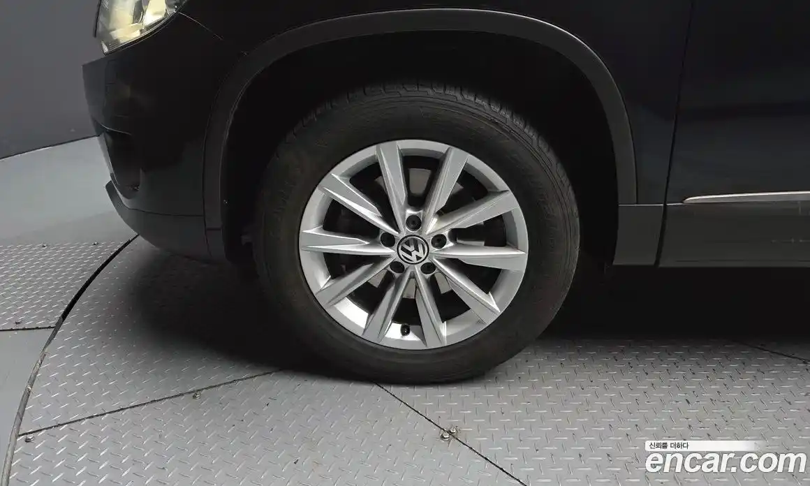 Volkswagen Tiguan 2015 2.0 Автомат в Москве № 134925, фото 10