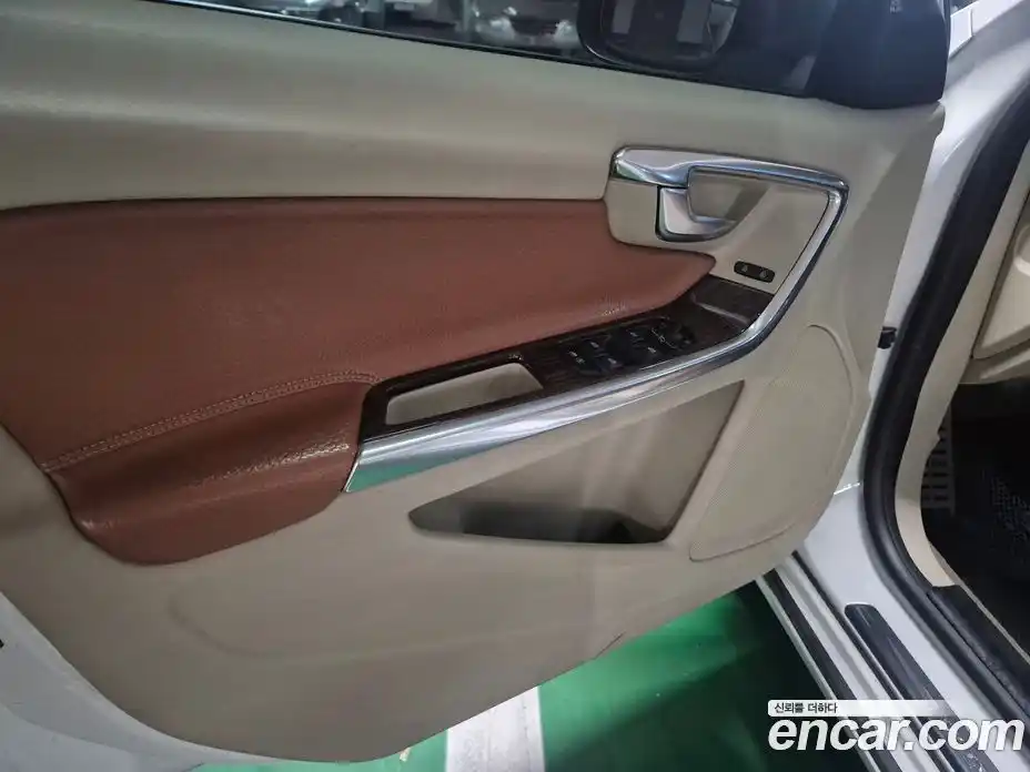 Volvo S60 2011 2.5 Автомат в Москве № 164866, фото 9