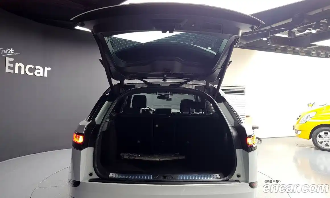 Land Rover Range-Rover Velar 2018 2.0 Автомат в Москве № 166533, фото 15