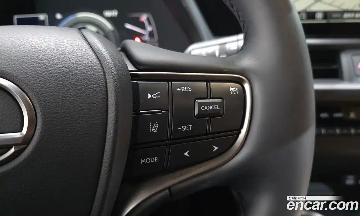 Lexus UX 2024 2.0 Автомат в Москве № 168011, фото 13