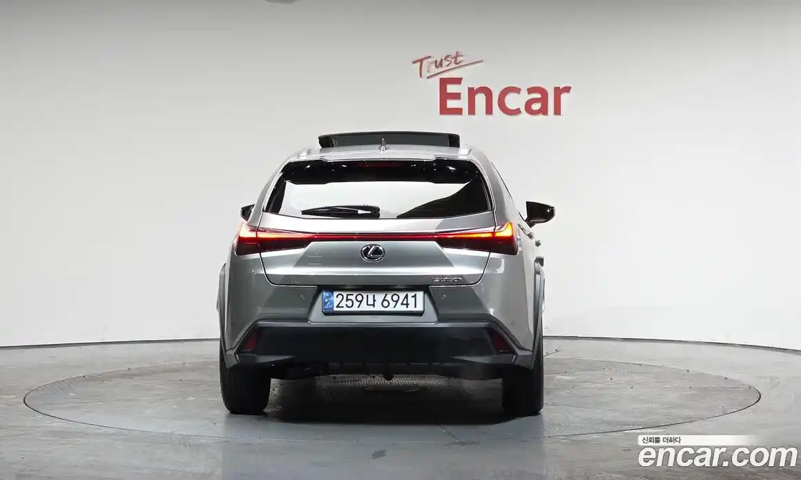 Lexus UX 2024 2.0 Автомат в Москве № 168011, фото 6