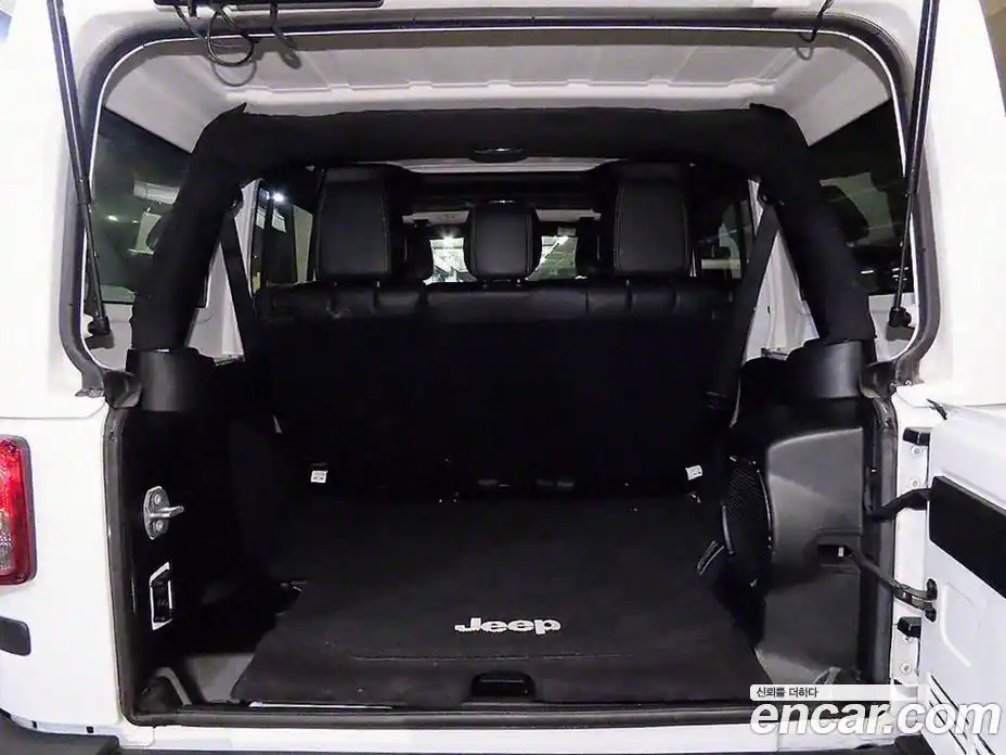 Jeep Wrangler 2014 2.8 Автомат в Москве № 170040, фото 18