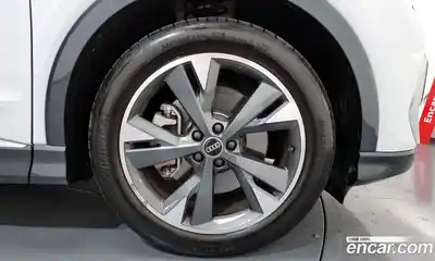 Audi Q4 e-tron 2023 0.2 Автомат в Москве № 196038, миниатюра 10