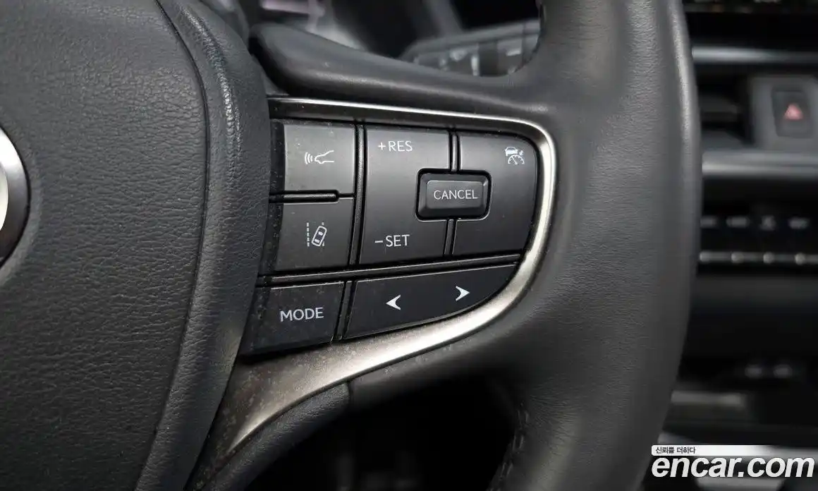 Lexus UX 2024 2.0 Автомат в Москве № 198827, фото 18