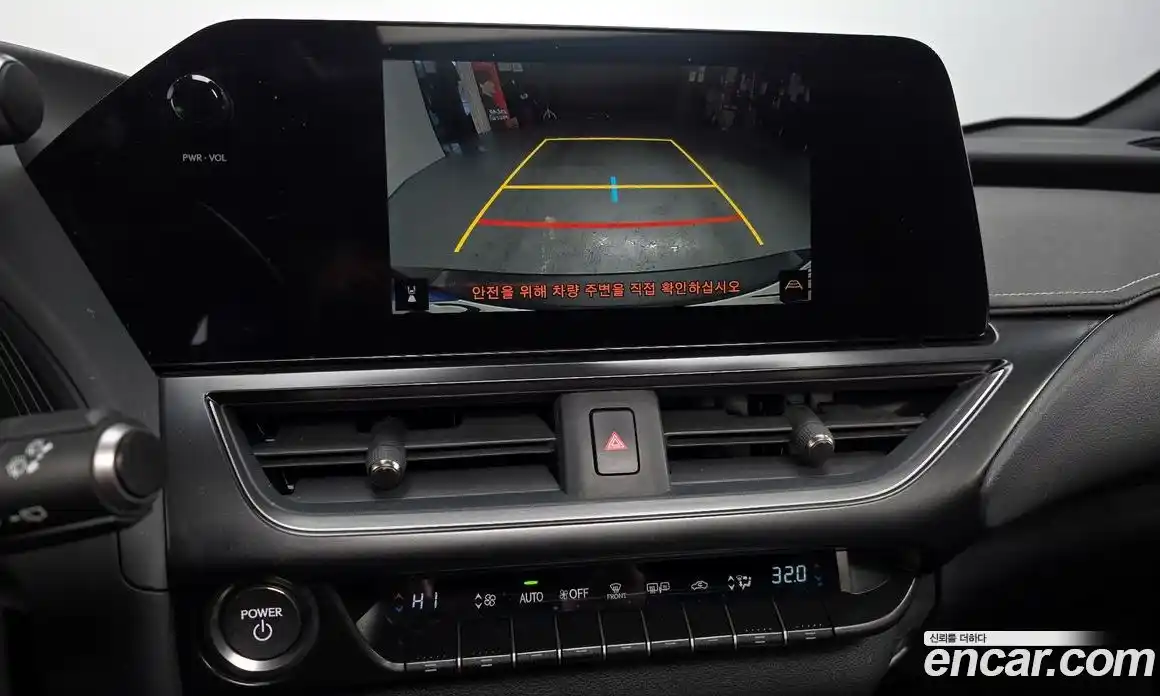 Lexus UX 2024 2.0 Автомат в Москве № 198827, фото 10