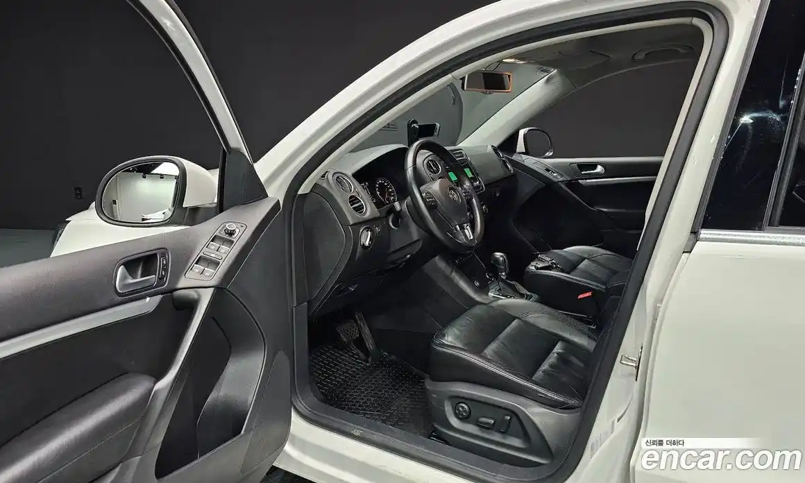 Volkswagen Tiguan 2013 2.0 Автомат в Москве № 215295, фото 19