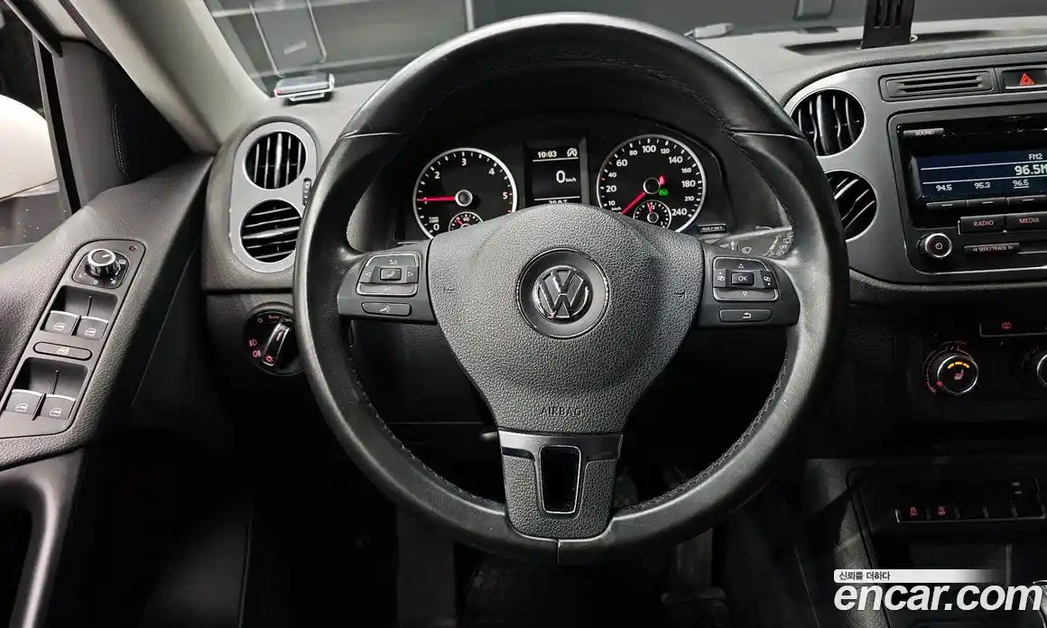 Volkswagen Tiguan 2013 2.0 Автомат в Москве № 215295, фото 3