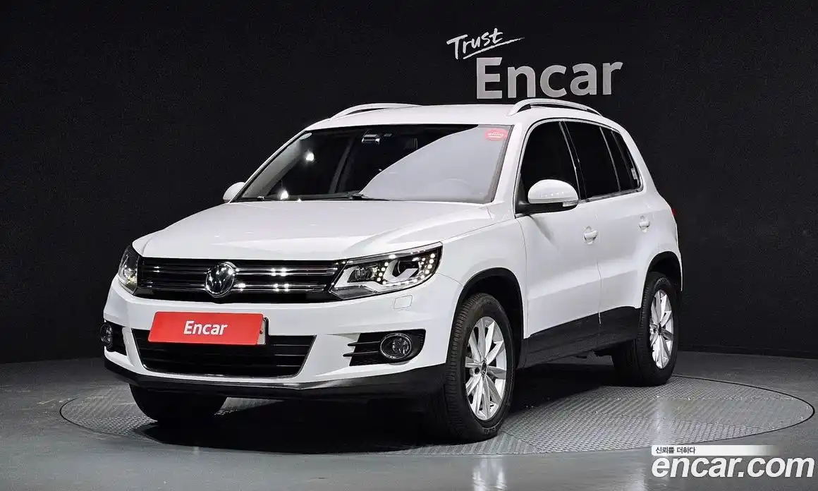 Volkswagen Tiguan 2013 2.0 Автомат в Москве № 215295, фото 4