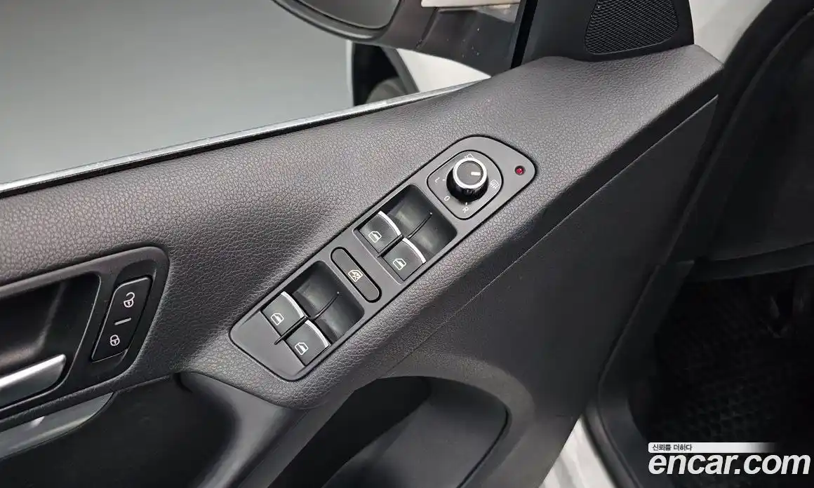 Volkswagen Tiguan 2013 2.0 Автомат в Москве № 215295, фото 6