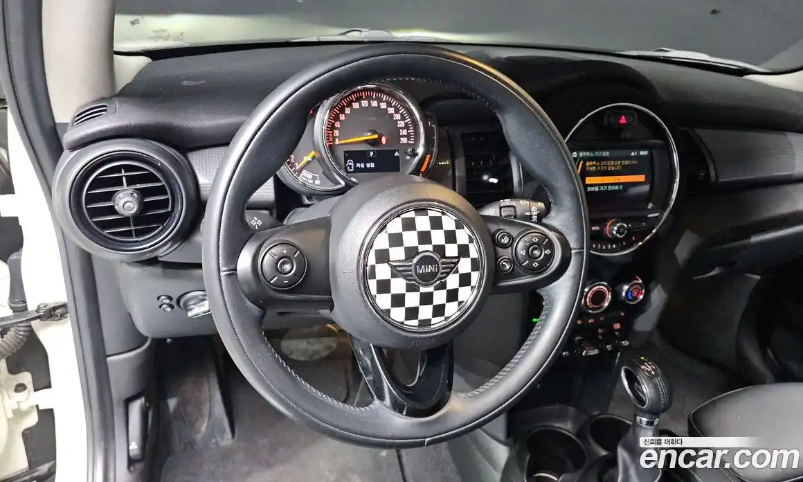 Mini Cooper 2019 1.5 Автомат в Москве № 221506, фото 9