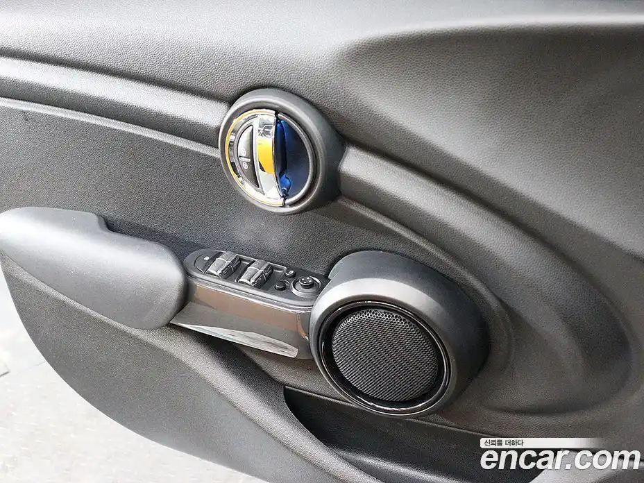 Mini Cooper 2017 1.5 Автомат в Москве № 228822, фото 16