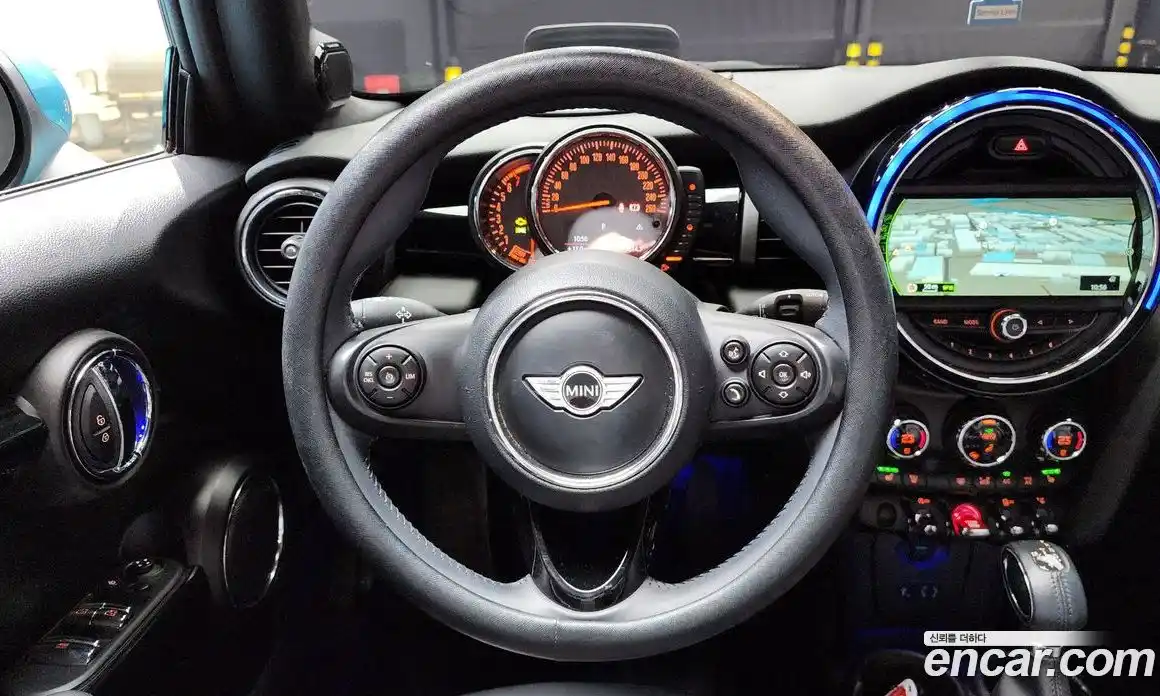 Mini Cooper Convertible 2016 1.5 Автомат в Москве № 231480, фото 14