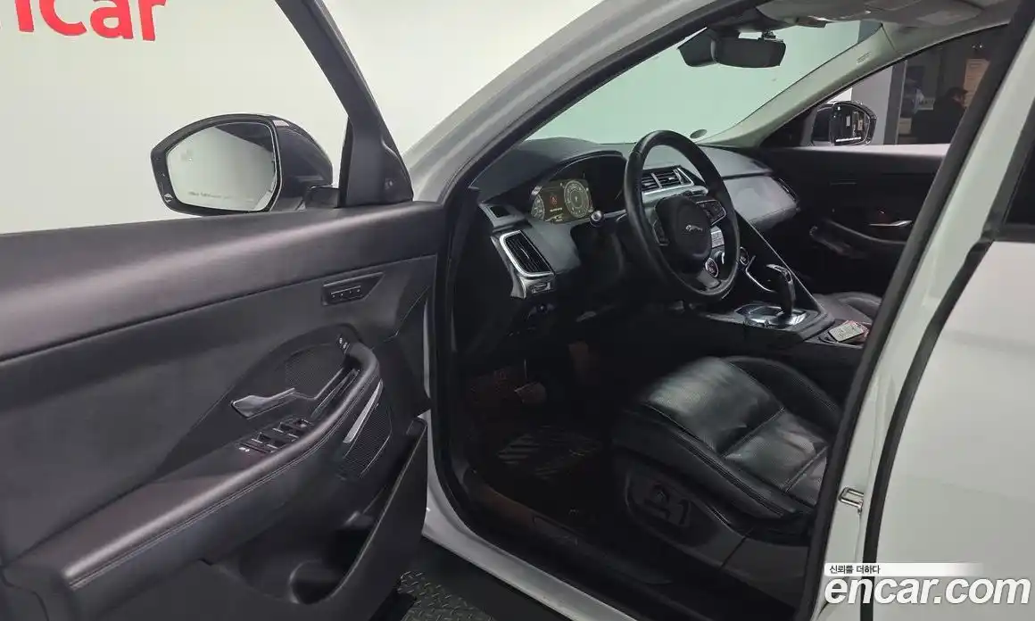 Jaguar E-Pace 2019 2.0 Автомат в Москве № 240336, фото 17