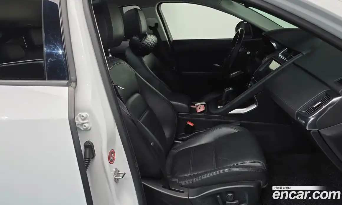 Jaguar E-Pace 2019 2.0 Автомат в Москве № 240336, фото 7