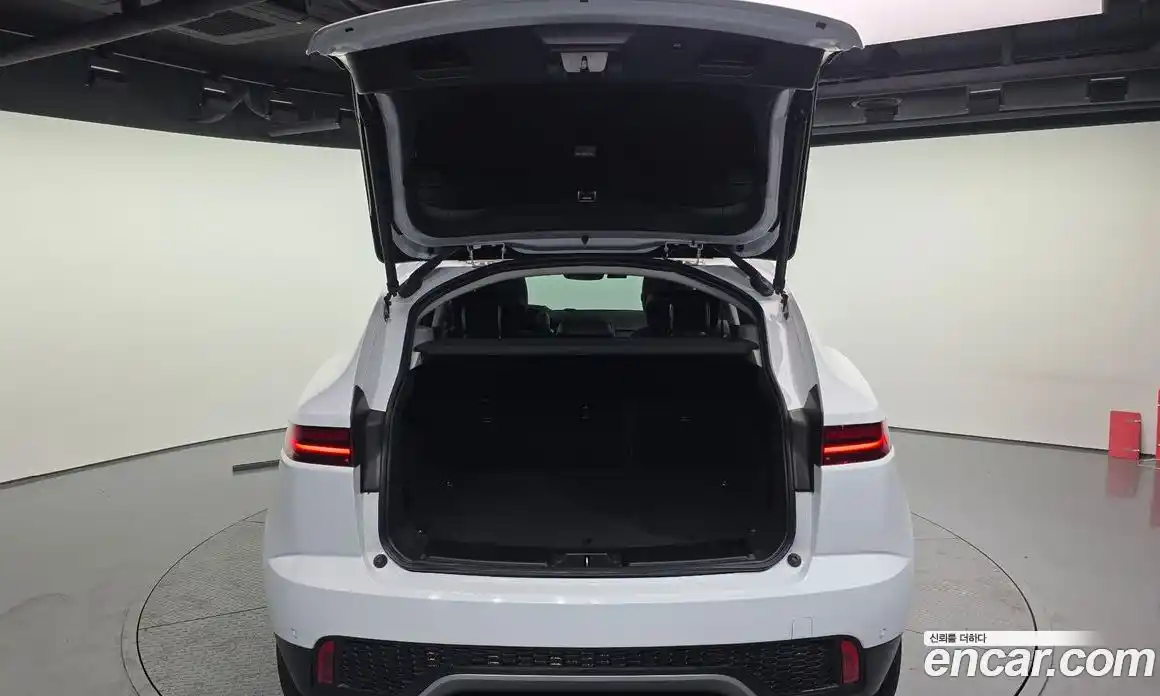 Jaguar E-Pace 2019 2.0 Автомат в Москве № 240336, фото 10