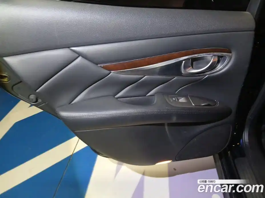 Infiniti Q70 2015 3.0 Автомат в Москве № 256214, фото 15