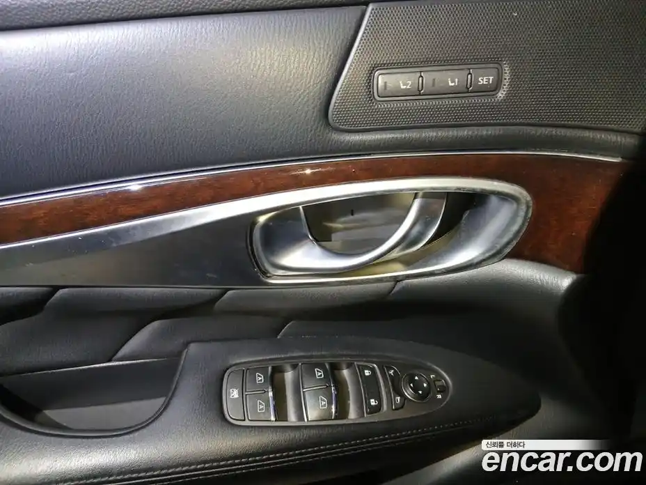 Infiniti Q70 2015 3.0 Автомат в Москве № 256214, фото 17