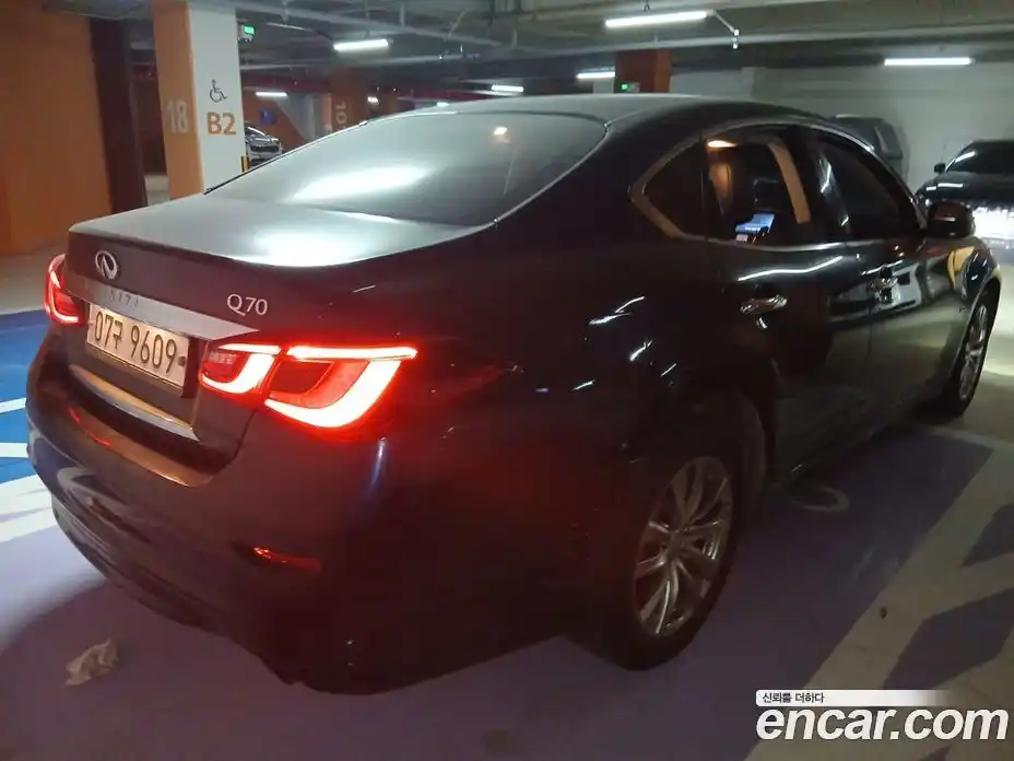 Infiniti Q70 2015 3.0 Автомат в Москве № 256214, фото 4