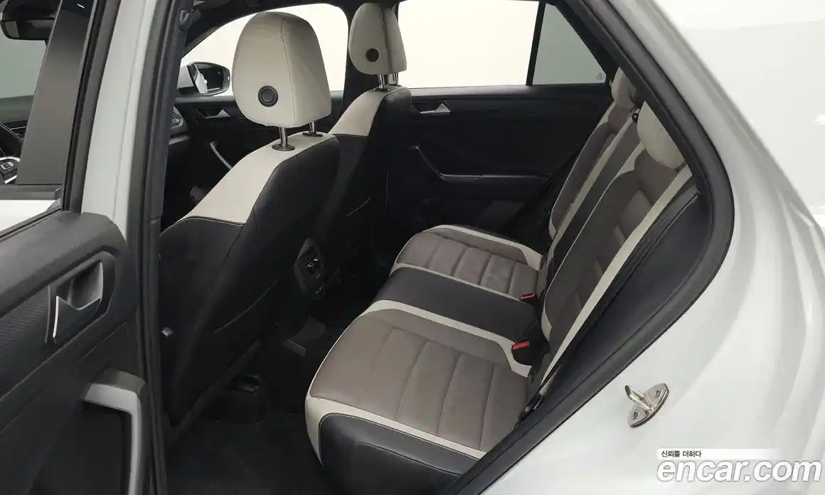 Volkswagen T-Roc 2021 2.0 Автомат в Москве № 276328, фото 15