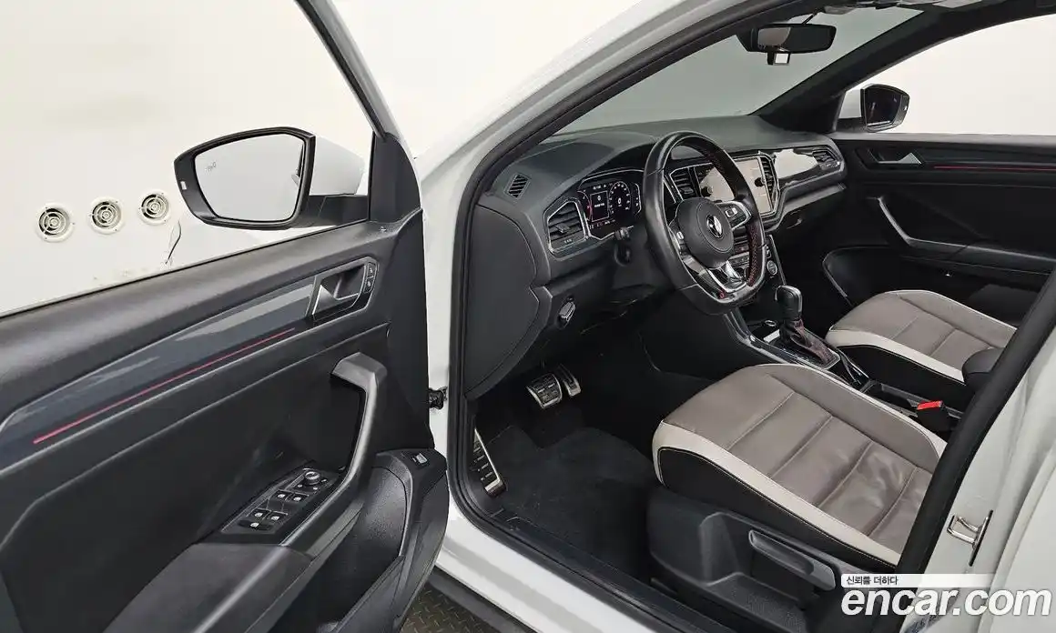 Volkswagen T-Roc 2021 2.0 Автомат в Москве № 276328, фото 8