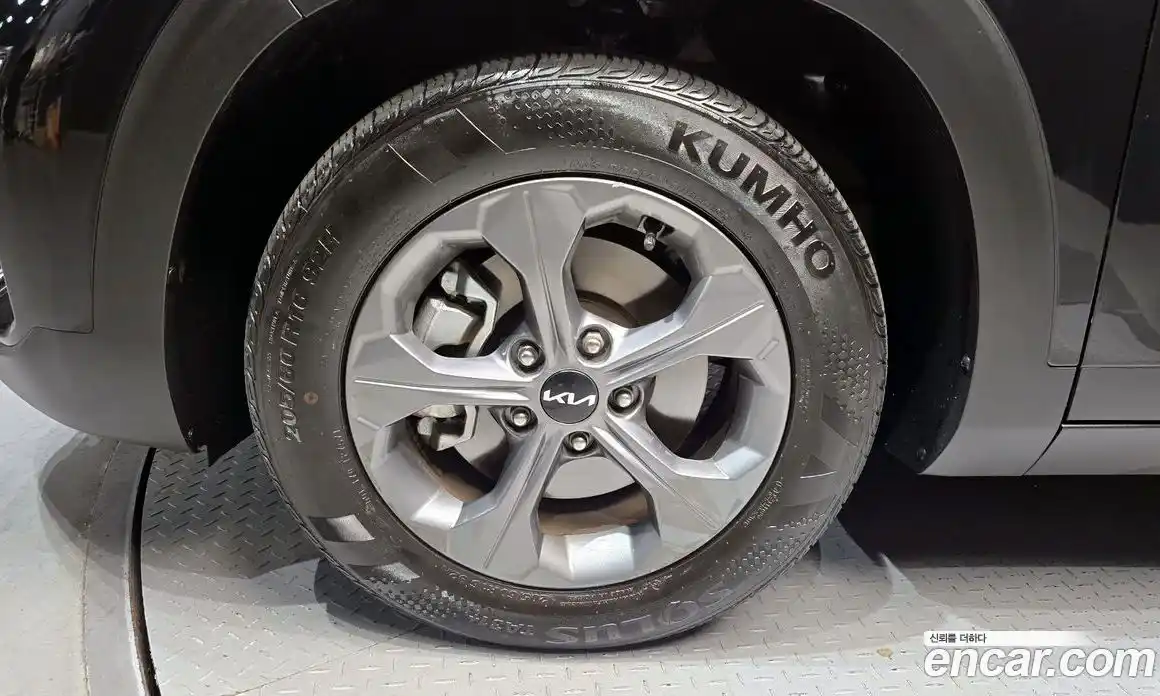 Kia Seltos 2023 1.6 Автомат в Москве № 286919, фото 1