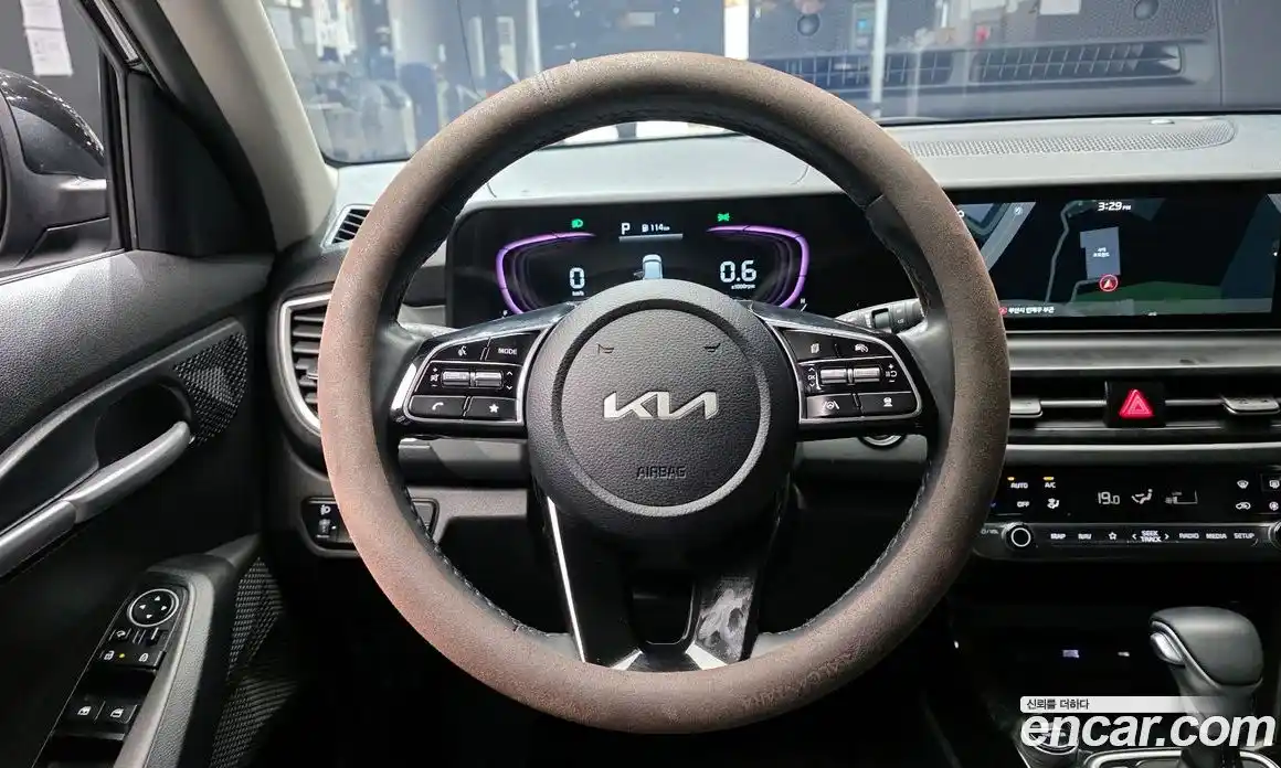 Kia Seltos 2023 1.6 Автомат в Москве № 286919, фото 16
