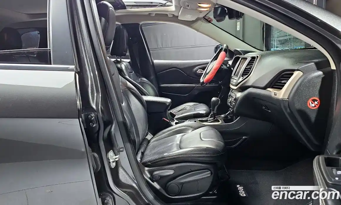 Jeep Cherokee 2015 2.0 Автомат в Москве № 318267, фото 16