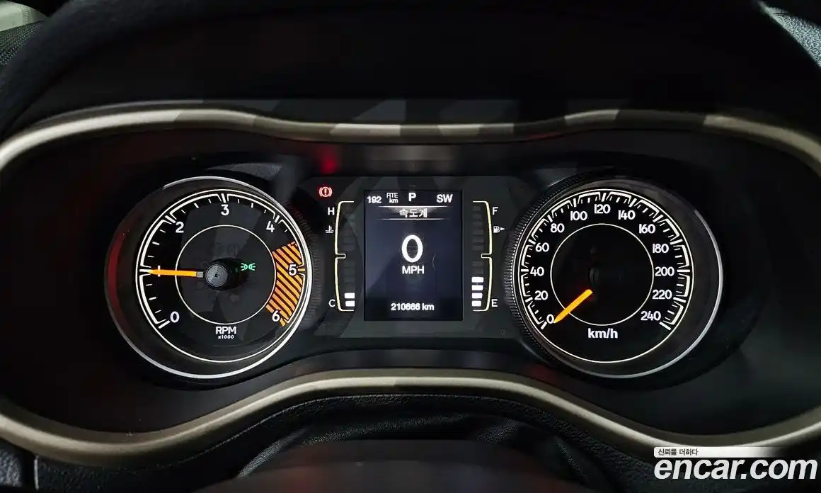 Jeep Cherokee 2015 2.0 Автомат в Москве № 318267, фото 10