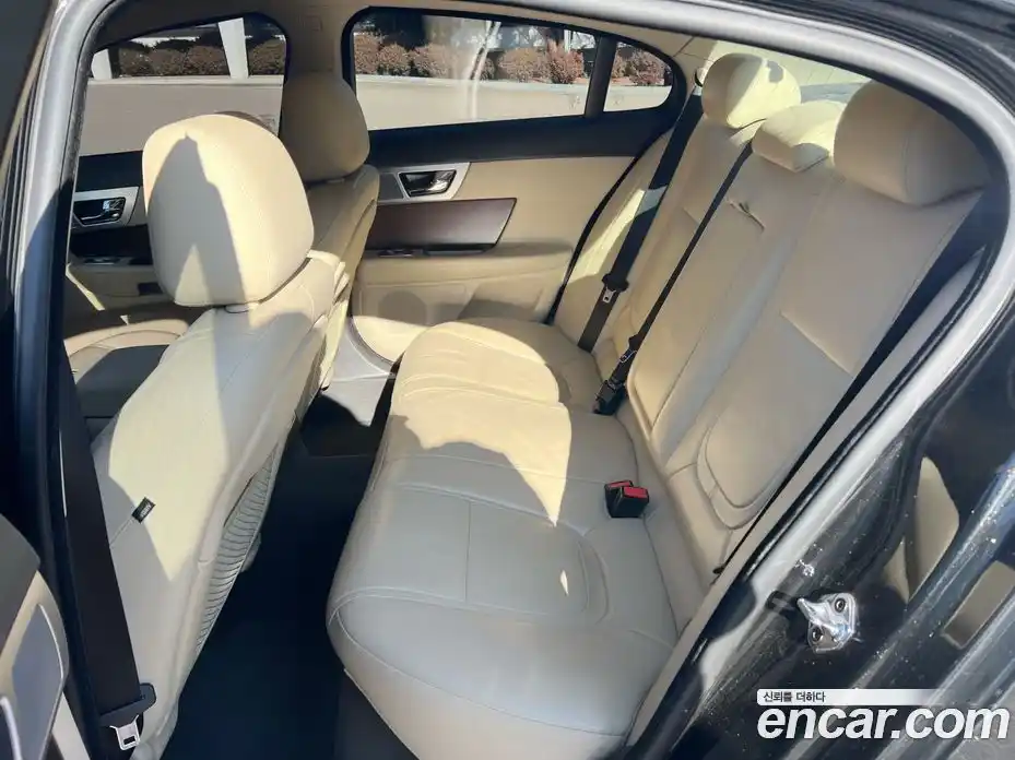 Jaguar XF 2014 2.2 Автомат в Москве № 331525, фото 11