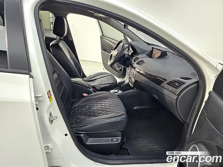 Renault SM3 2015 1.6 Автомат в Москве № 356680, фото 11