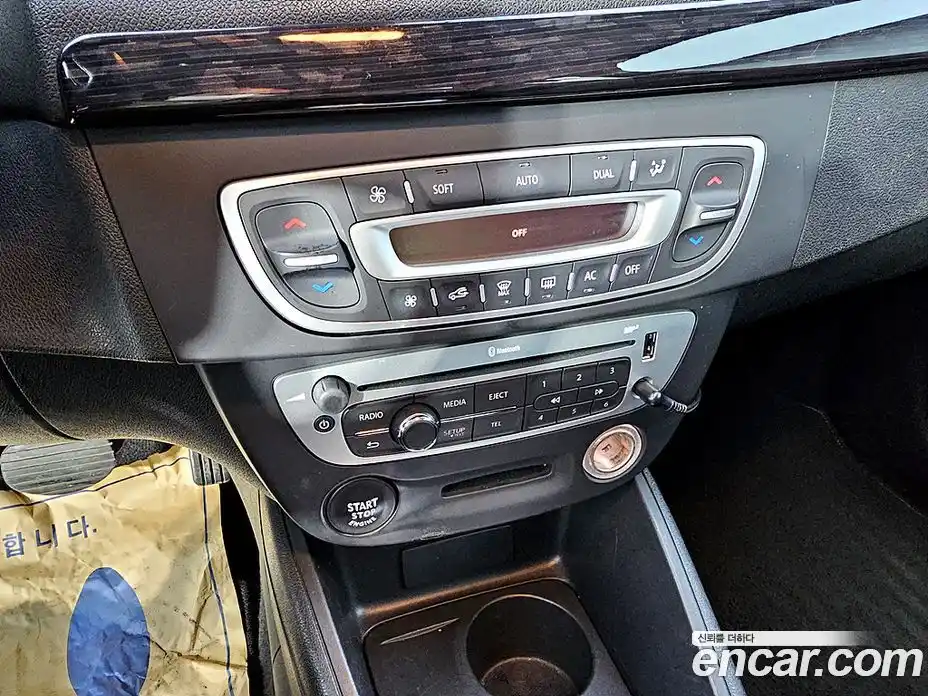 Renault SM3 2015 1.6 Автомат в Москве № 356680, фото 14