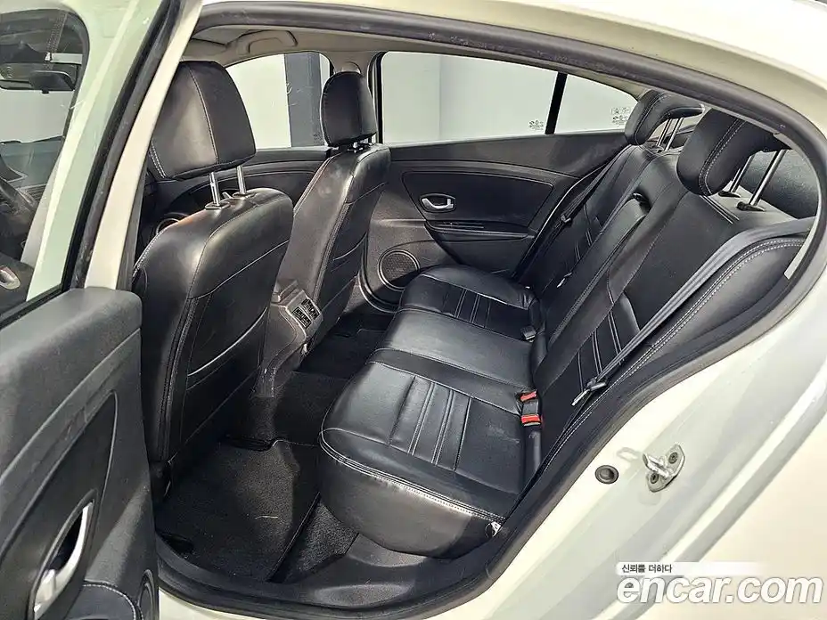 Renault SM3 2015 1.6 Автомат в Москве № 356680, фото 9