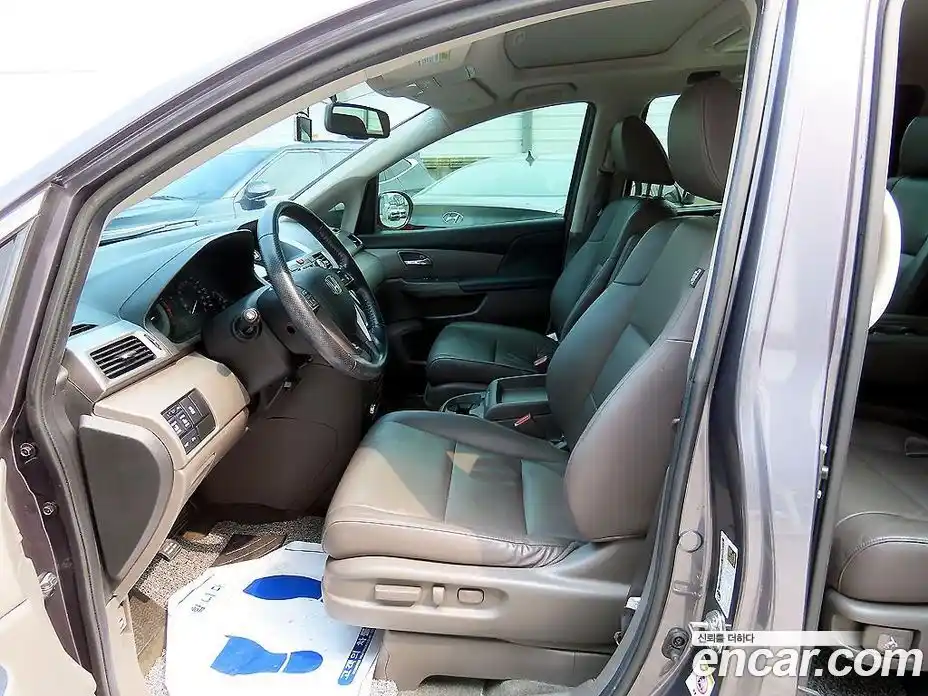 Honda Odyssey 2016 3.5 Автомат в Москве № 402656, фото 5