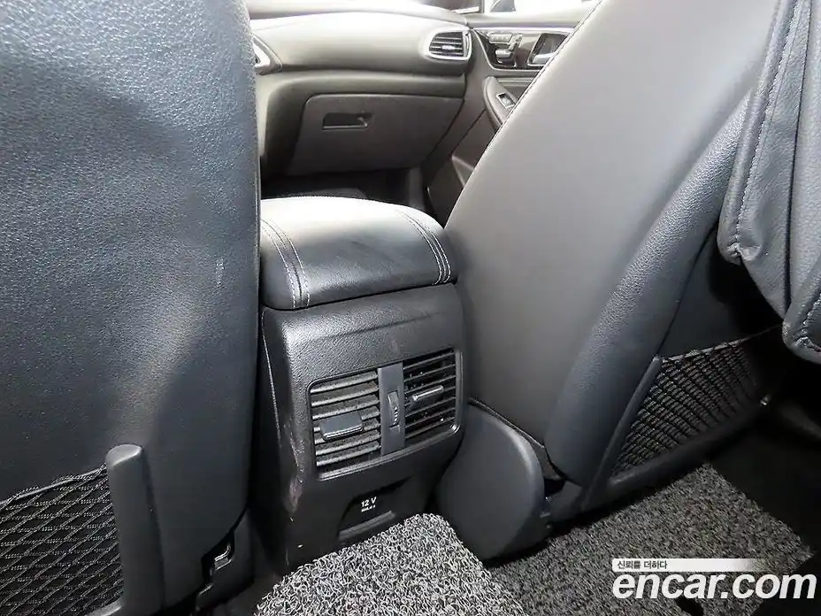 Infiniti Q30 2018 2.0 Автомат в Москве № 433602, фото 16