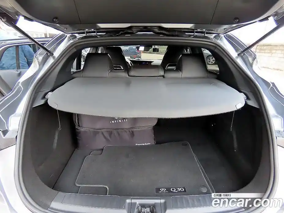 Infiniti Q30 2018 2.0 Автомат в Москве № 433602, фото 18