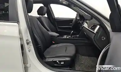 BMW 3-Series 2018 2.0 Автомат в Москве № 492637, миниатюра 10