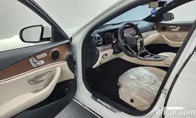 Mercedes-Benz E-Class 2021 2.0 Автомат в Москве № 494014, миниатюра 10