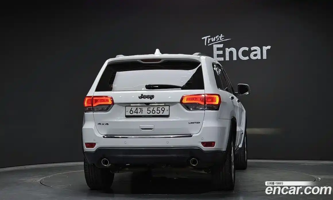 Jeep Cherokee 2017 3.0 Автомат в Москве № 522177, фото 4