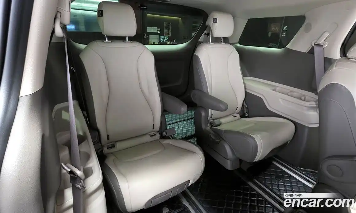 Kia Canival 2023 2.2 Автомат в Москве № 532165, фото 13