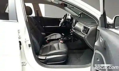 Kia Stonic 2019 1.4 Автомат в Москве № 532563, миниатюра 11