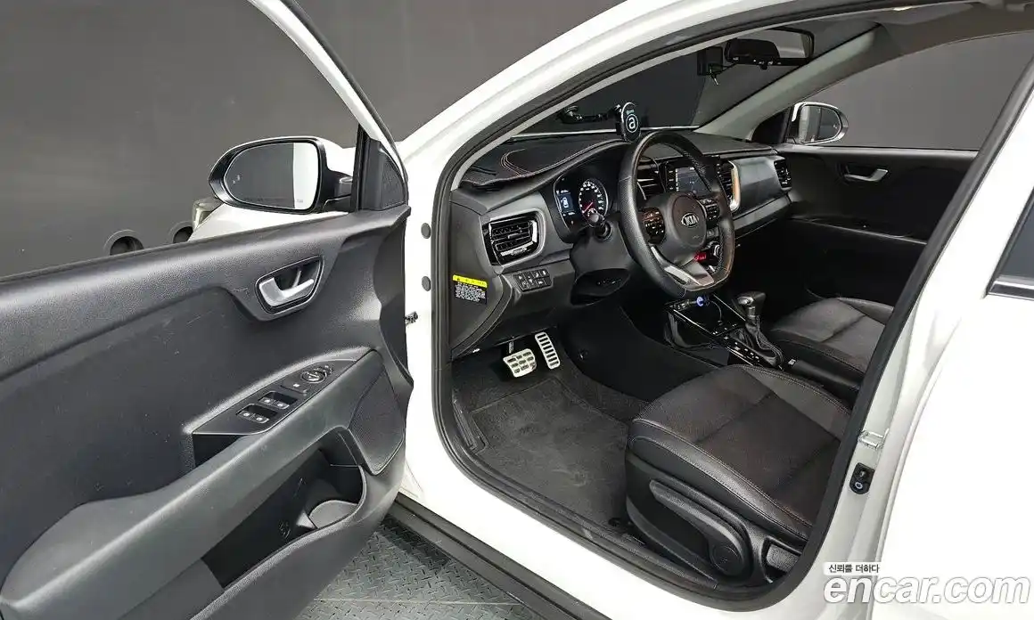 Kia Stonic 2019 1.4 Автомат в Москве № 532563, фото 10