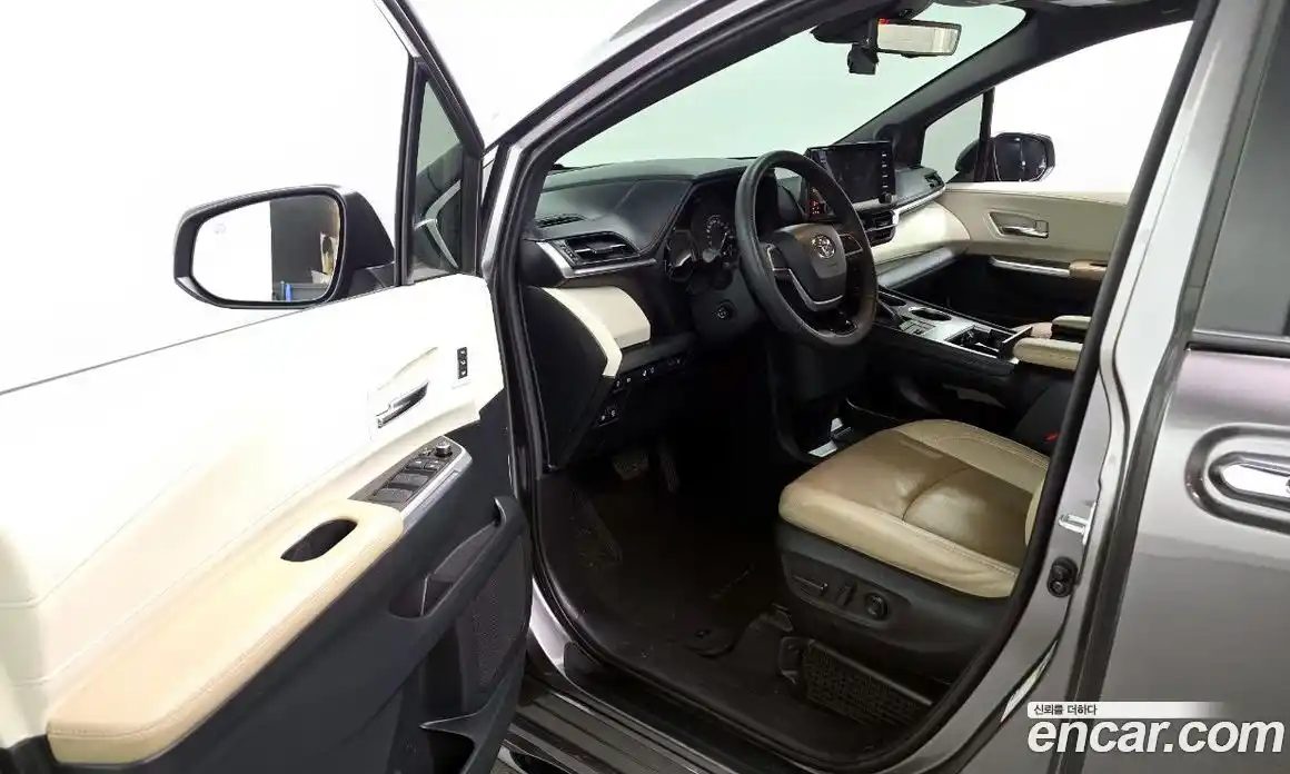 Toyota Sienna 2022 2.5 Автомат в Москве № 535758, фото 10