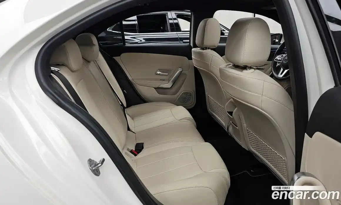 Mercedes-Benz A-Class 2020 2.0 Автомат в Москве № 542640, фото 12