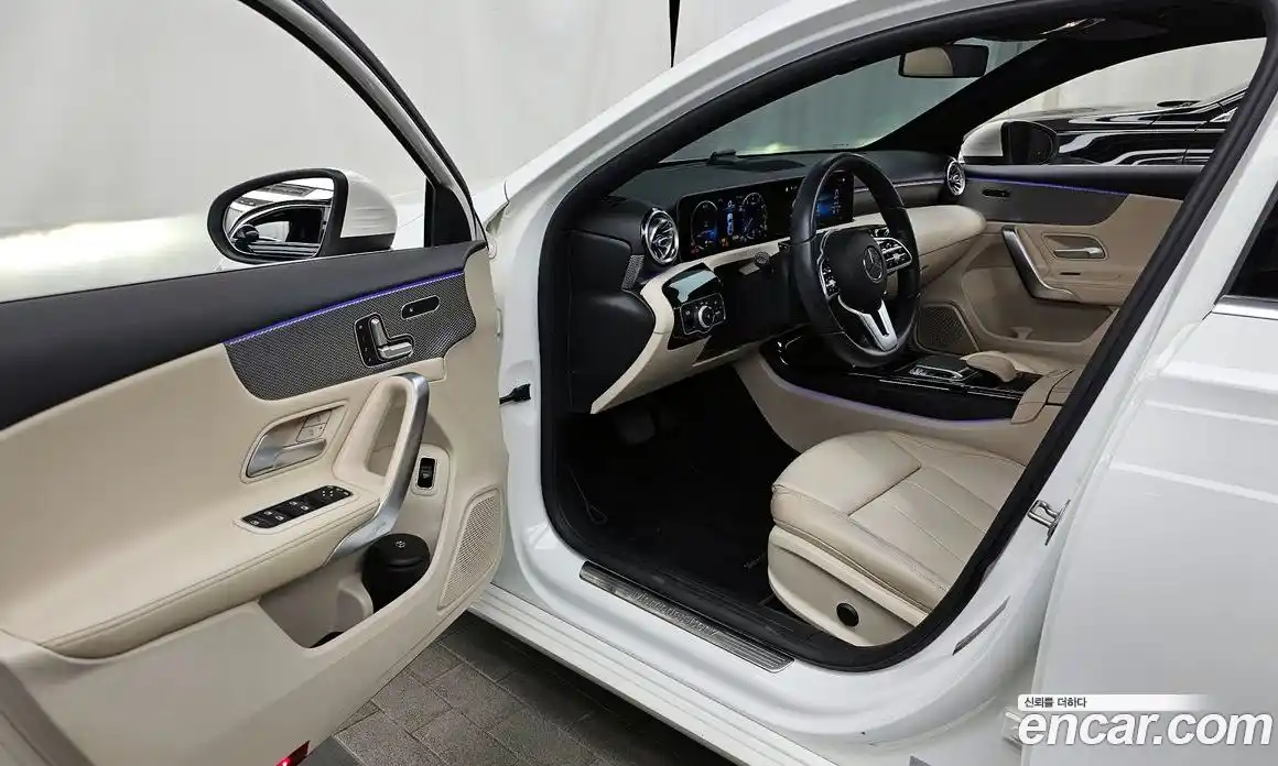 Mercedes-Benz A-Class 2020 2.0 Автомат в Москве № 542640, фото 10