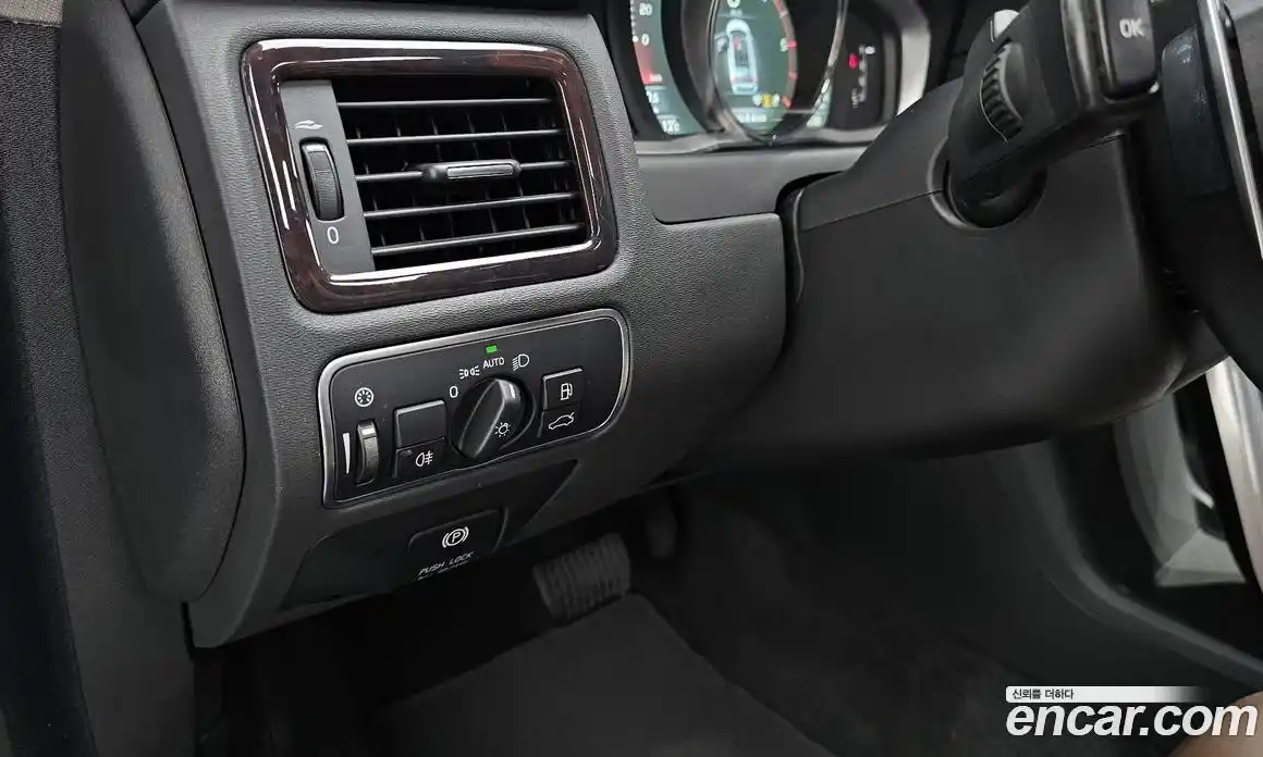 Volvo XC70 2015 2.4 Автомат в Москве № 545170, фото 16